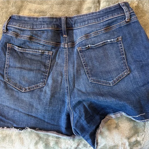 VENUS Blue Denim Shorts with White Floral Embroidery - Picture 2 of 3